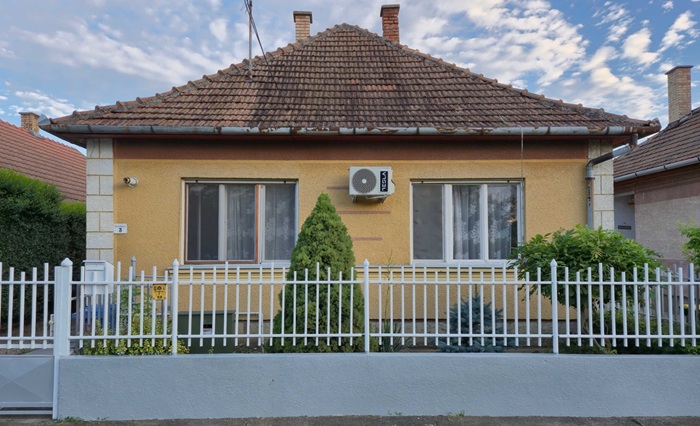 Casă în Biharkeresztes – Oportunitate de investiție cu teren generos