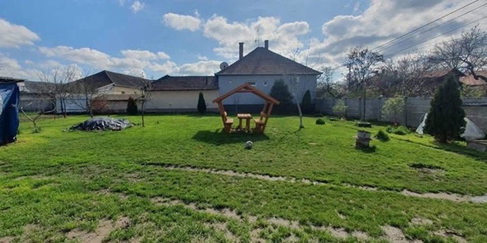 🏡 Casă complet renovată de vânzare în inima orașului Sarkad!